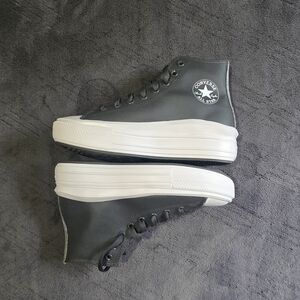 NWOT Converse CTAS Vegan Leather Platform High-Tops Women's 9.5 :)
